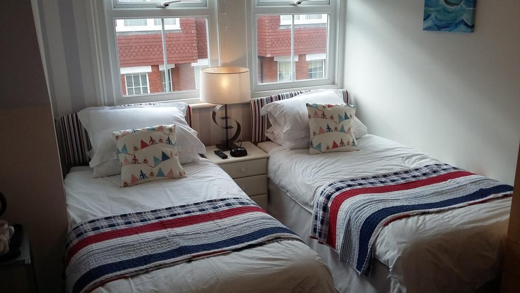 Cambridge House Guest House Eastbourne Værelse billede
