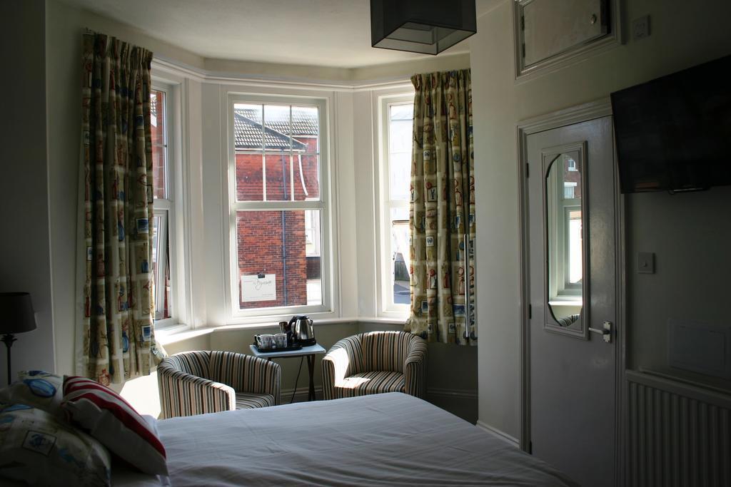 Cambridge House Guest House Eastbourne Værelse billede